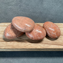 Load image into Gallery viewer, Peach Moonstone Palms - 1 lb
