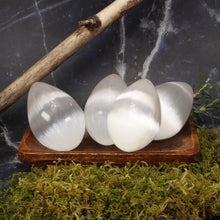 Load image into Gallery viewer, Selenite Large Eggs - 4 pcs

