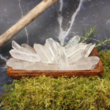 Load image into Gallery viewer, Clear Quartz Crystal Points by Size - 1 lb
