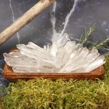 Load image into Gallery viewer, Clear Quartz Crystal Points by Size - 1 lb
